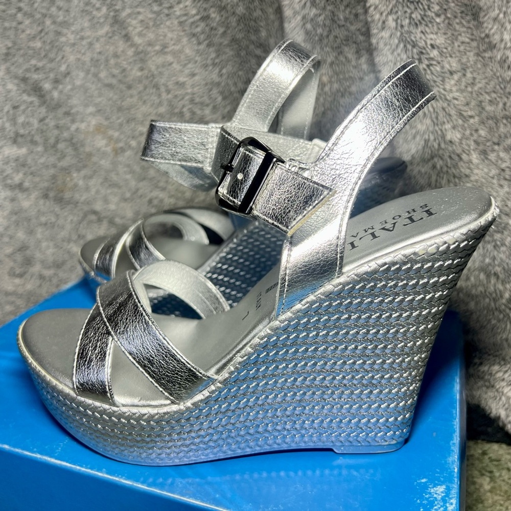 Italian Shoemakers Silver Wedge Sandals Women’s Size 7.